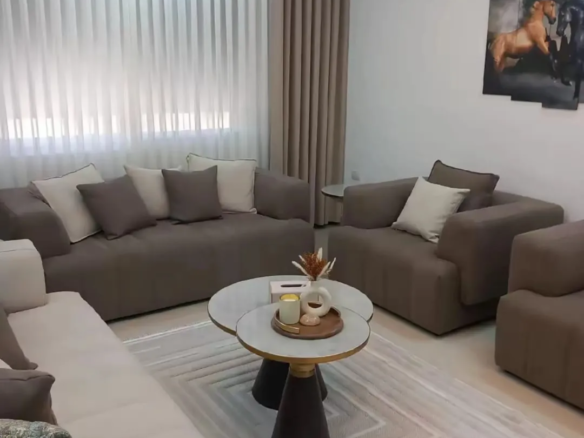 شقة عائلية مفروشة فاخرة بالقرب من شارع الجامعة ومركز الحسين للسرطان | ID 737305