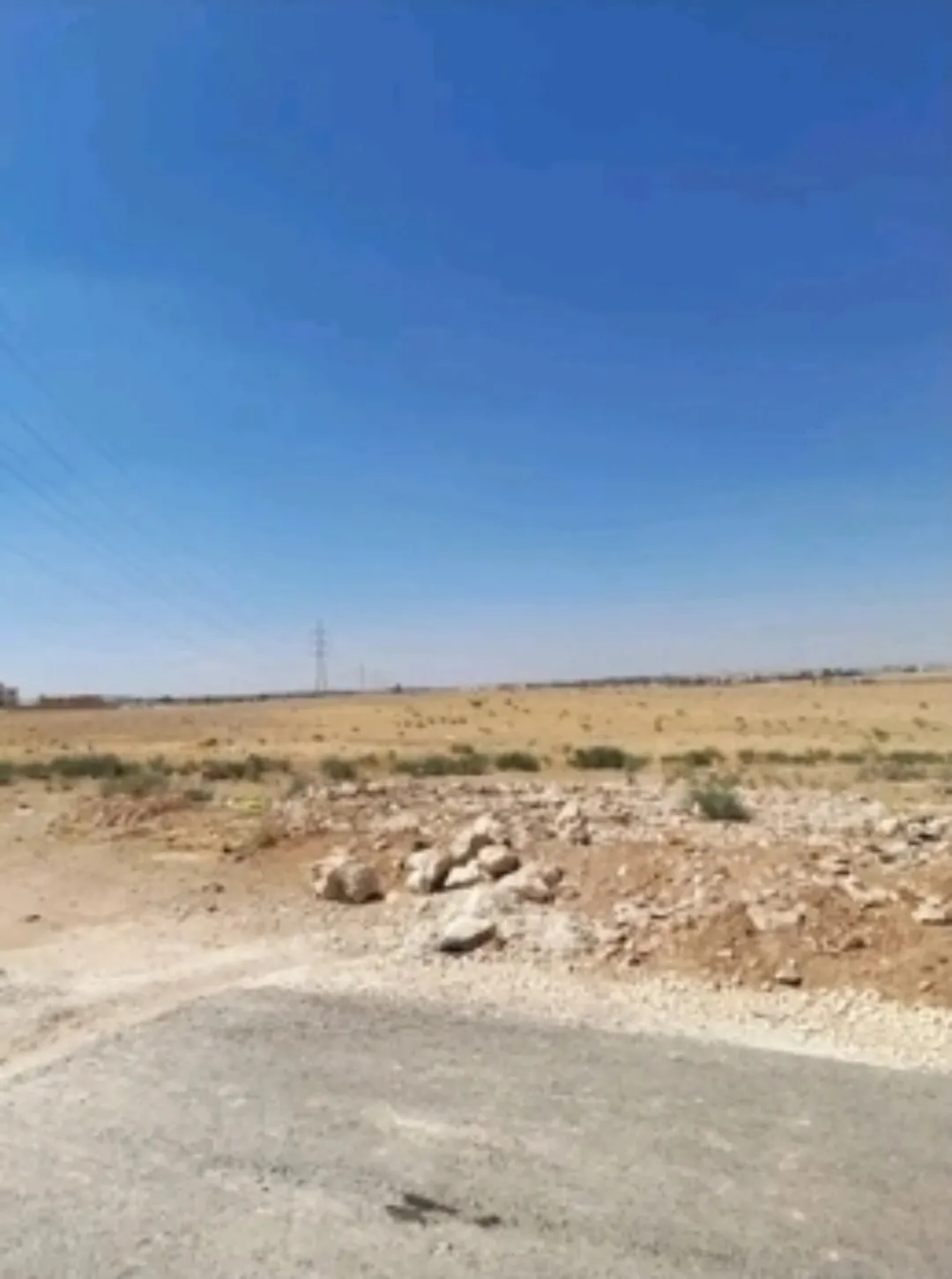 دونم في القسطل حوض 7 الموارس على شارعين