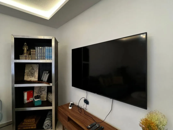 شقة فاخرة مفروشة للإيجار في أم أذينة | ID 738334
