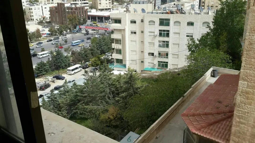 شقة مطلة باطلالة خلابة على فندق القدس وشارع الملكة رانيا