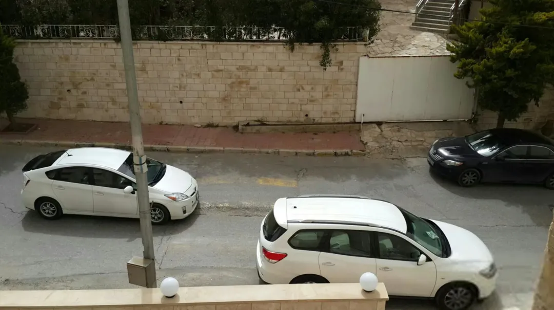 شقة مطلة باطلالة خلابة على فندق القدس وشارع الملكة رانيا