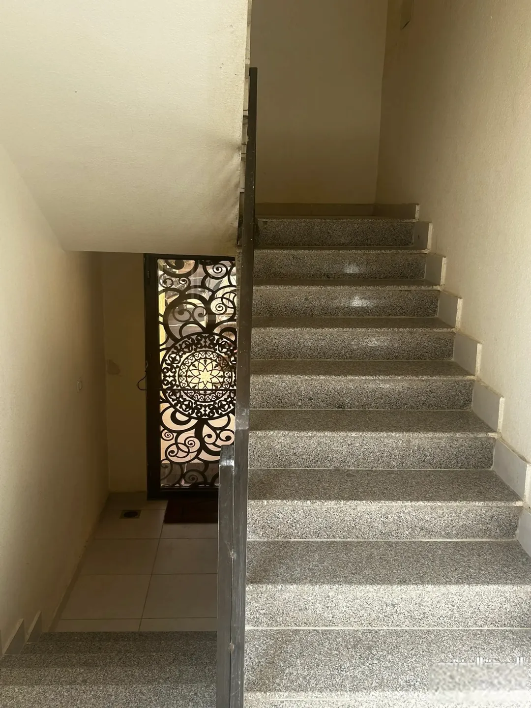 Apartment in Jabal Tareq for sale