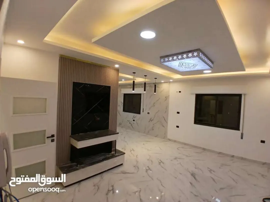 فيلا سوبر ديلوكس ثلاث طوابق للبيع في السرو – عمان