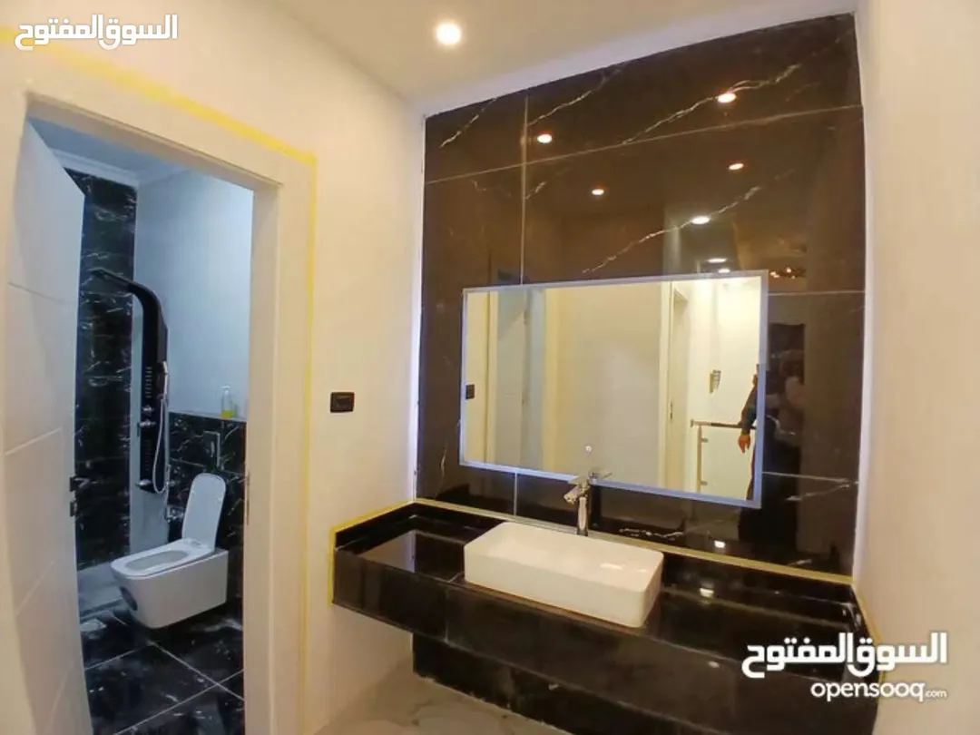 فيلا سوبر ديلوكس ثلاث طوابق للبيع في السرو – عمان