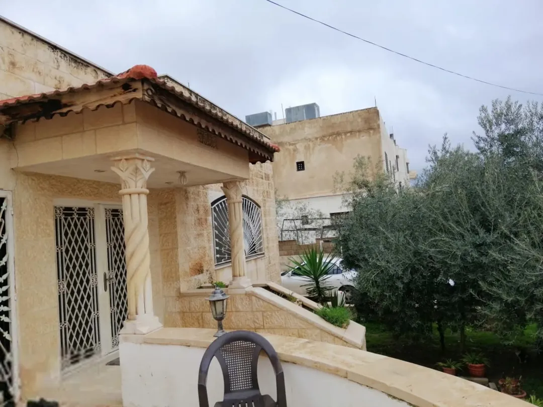منزل حجر مستقل للبيع