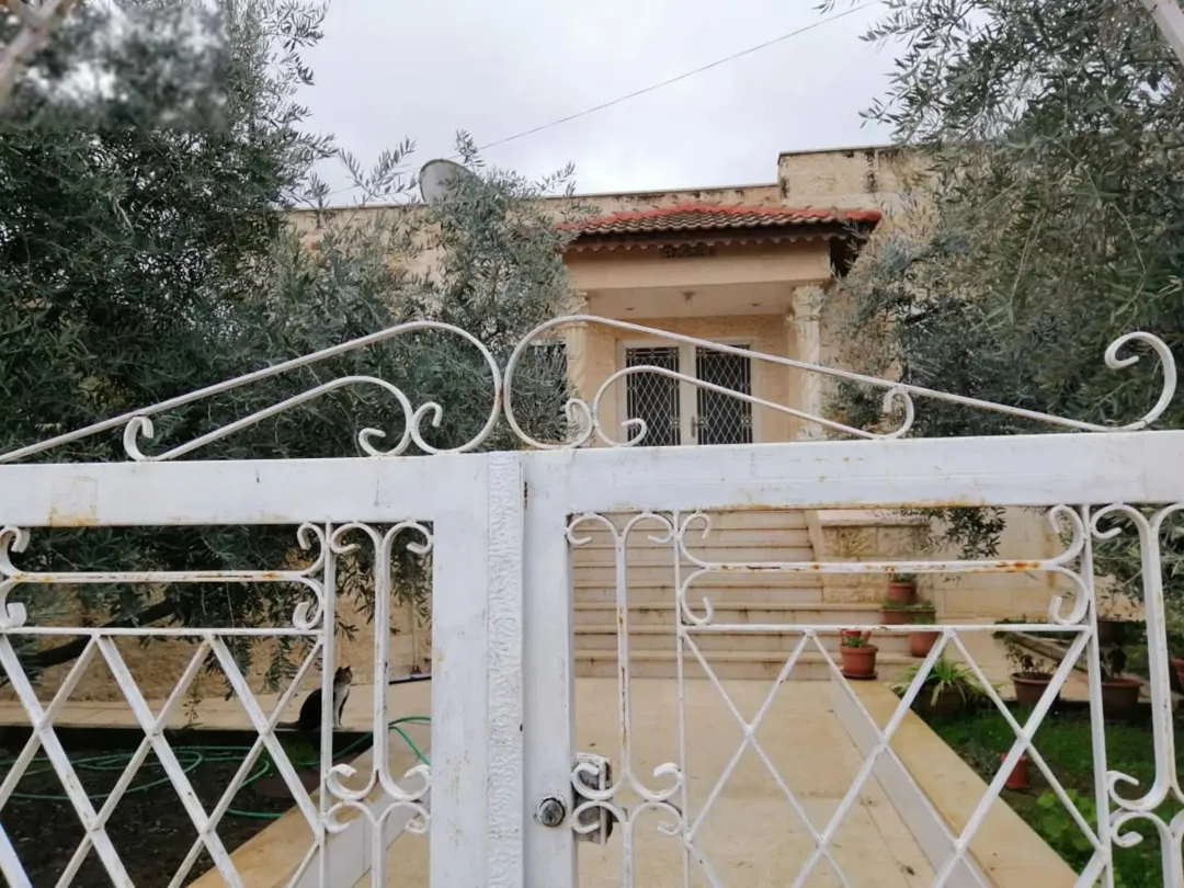 منزل حجر مستقل للبيع