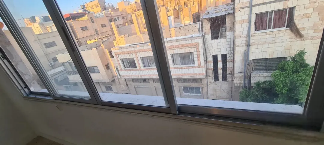 شقة للبيع في حي معصوم بالقرب من مسجد يونس – الطابق الرابع