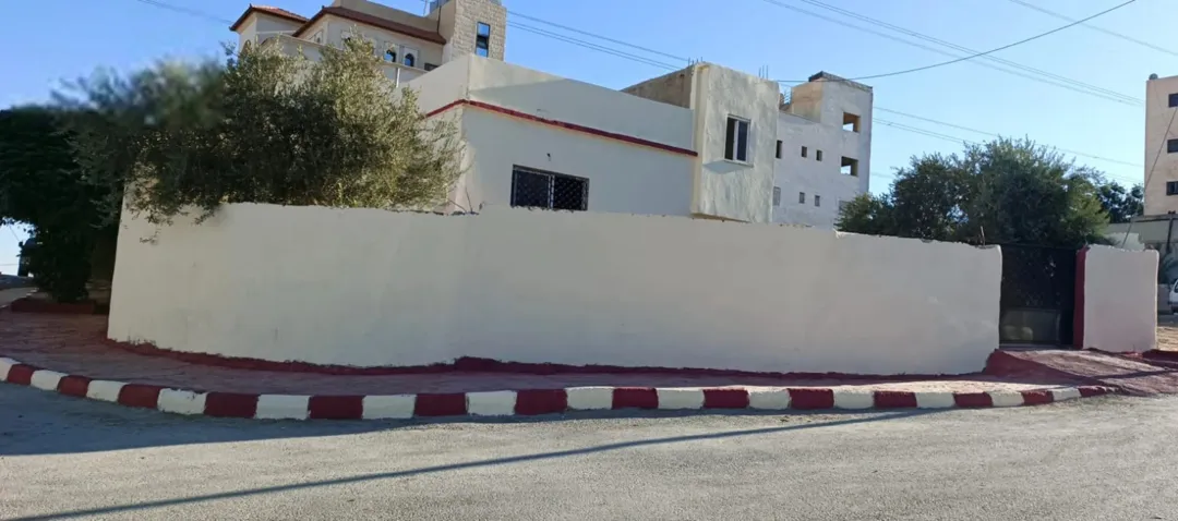 فرصة استثمارية أرض مع منزل مستقل للبيع في جاوا