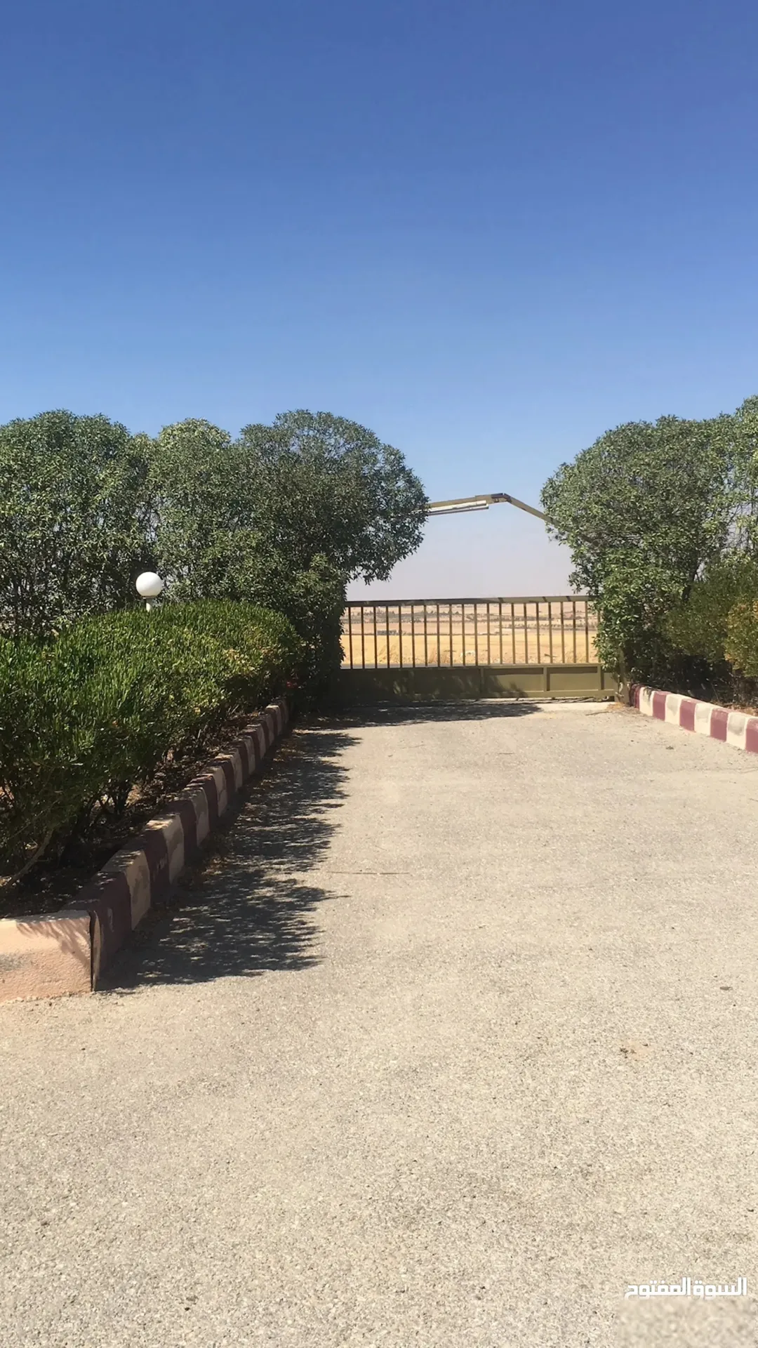 مزرعة مع فيلا نظام امريكي 5 دونم بسعر ممتاز ، قرب مطار الملكة علياء
