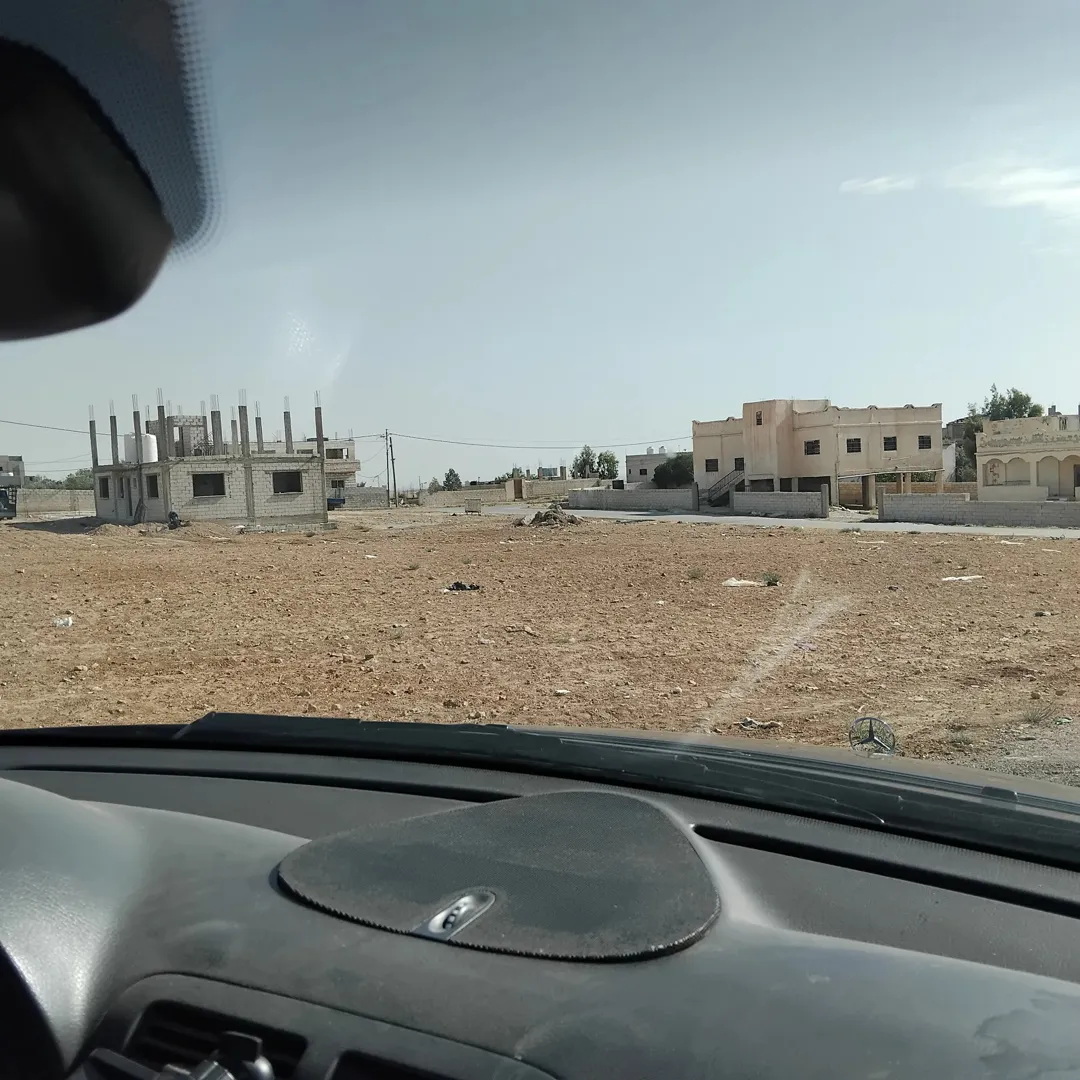 ارض تصلح لبناء إسكان على شارعين — صورة 2