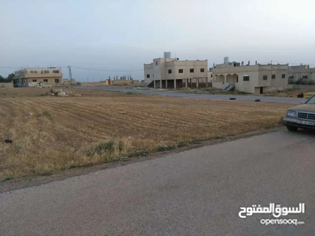 ارض تصلح لبناء إسكان على شارعين