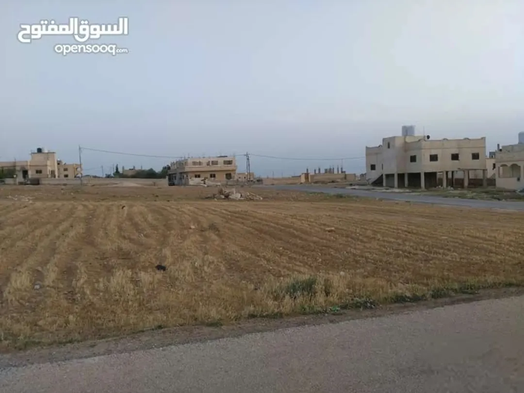ارض تصلح لبناء إسكان على شارعين
