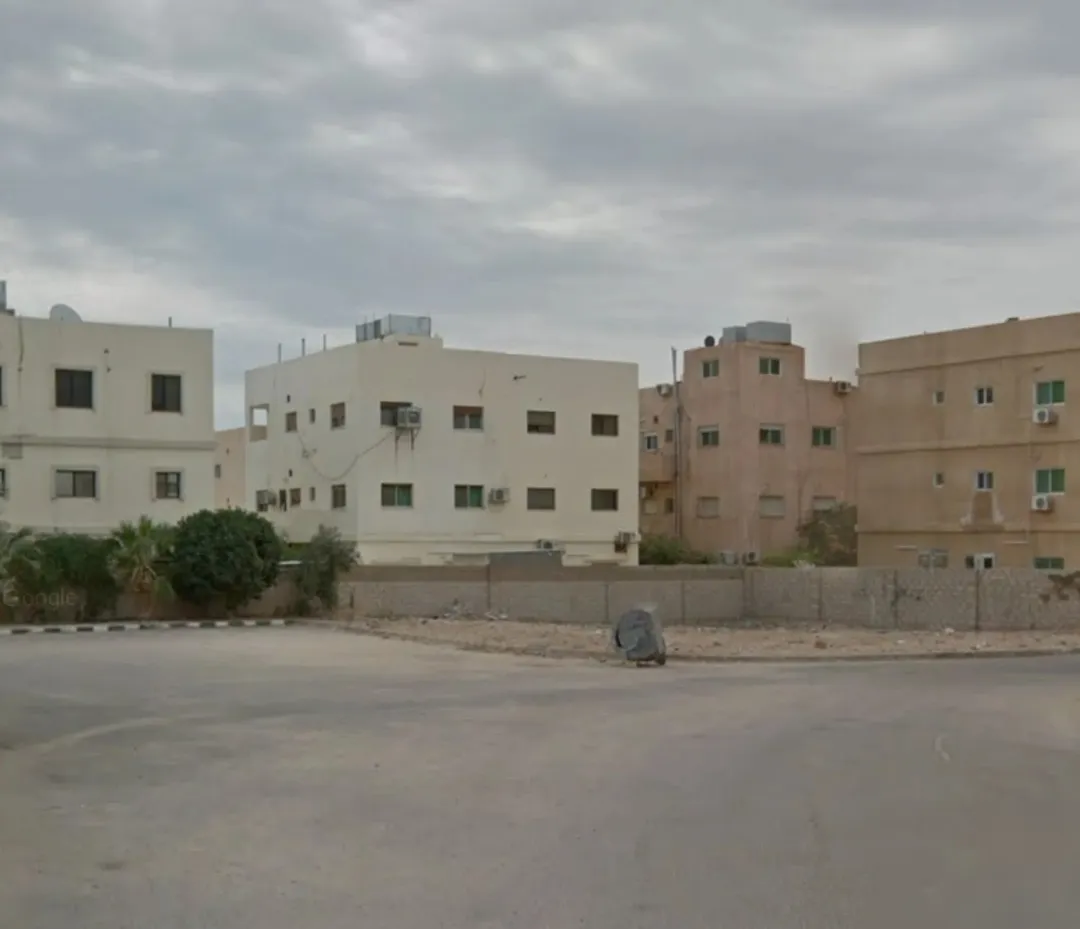 قطعة أرض فاخرة في قلب المنطقة العاشرة