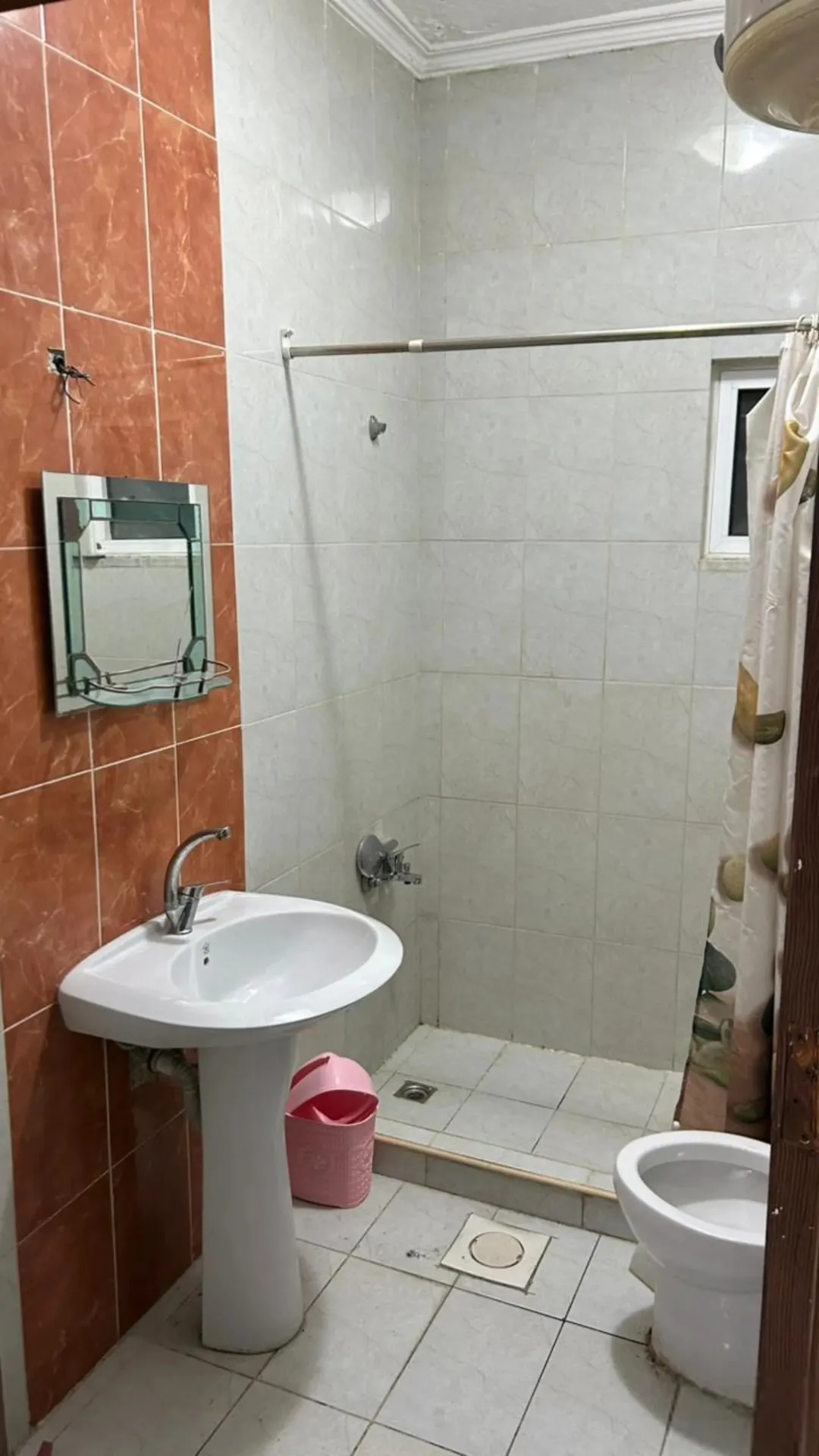 شقة مفروشة في منطقة الجبيهة التواصل عن طريق الواتساب فقط.