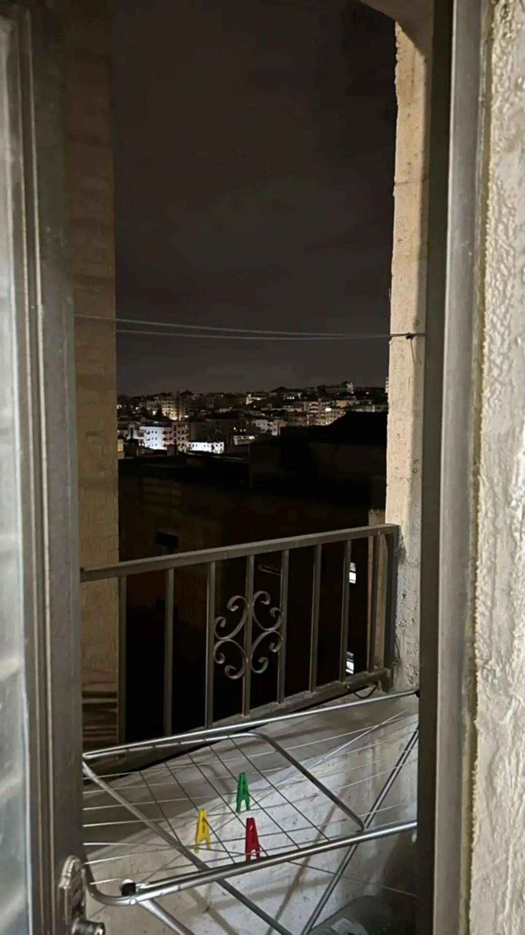 شقة مفروشة في منطقة الجبيهة التواصل عن طريق الواتساب فقط.