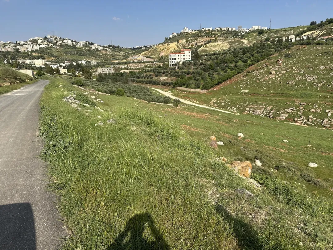 ارض مميزة في غرب عمان مرج الحمام المشبك 685 مترًا مربعًا
