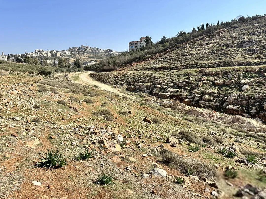 ارض مميزة في غرب عمان مرج الحمام المشبك 685 مترًا مربعًا