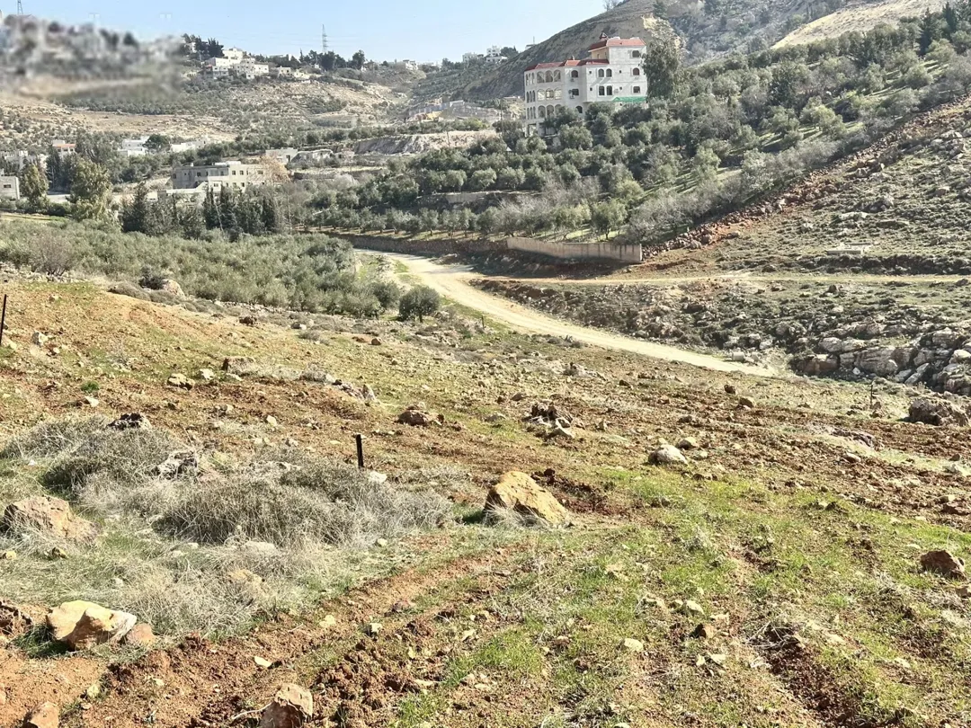 ارض مميزة في غرب عمان مرج الحمام المشبك 685 مترًا مربعًا