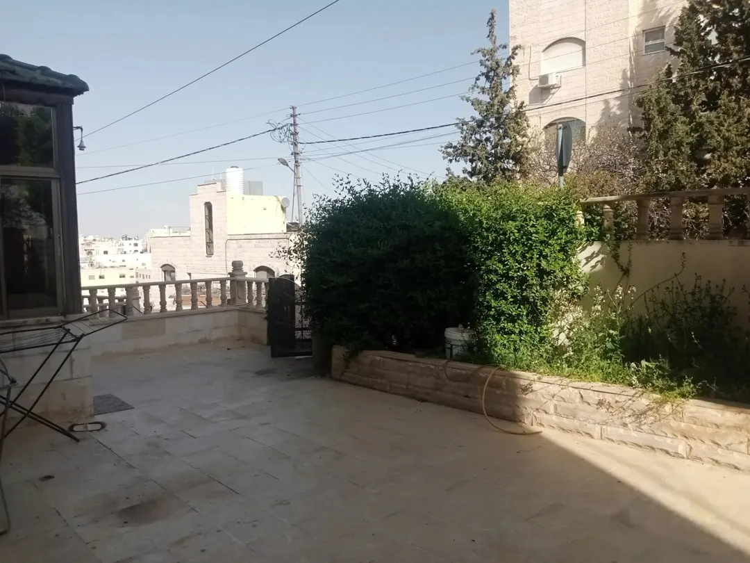 شقة أرضية فاخرة للبيع في تلاع العلي