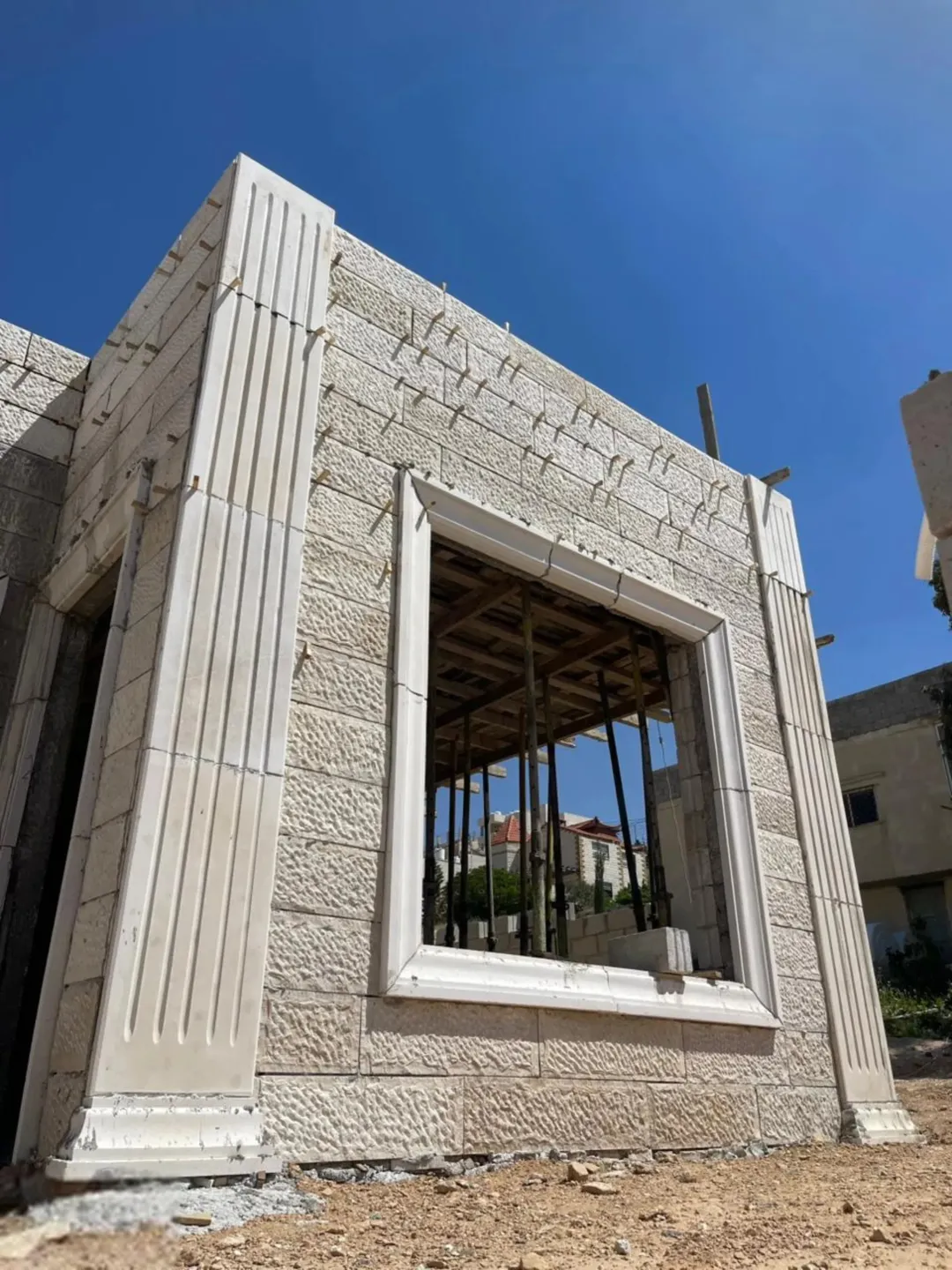 فيلا فاخرة قيد التشطيب في ضاحية الأميرة هيا أو شومر
