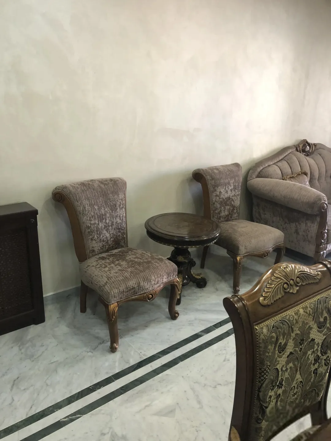 شقة فخمة ومفروشة بالكامل للإيجار
