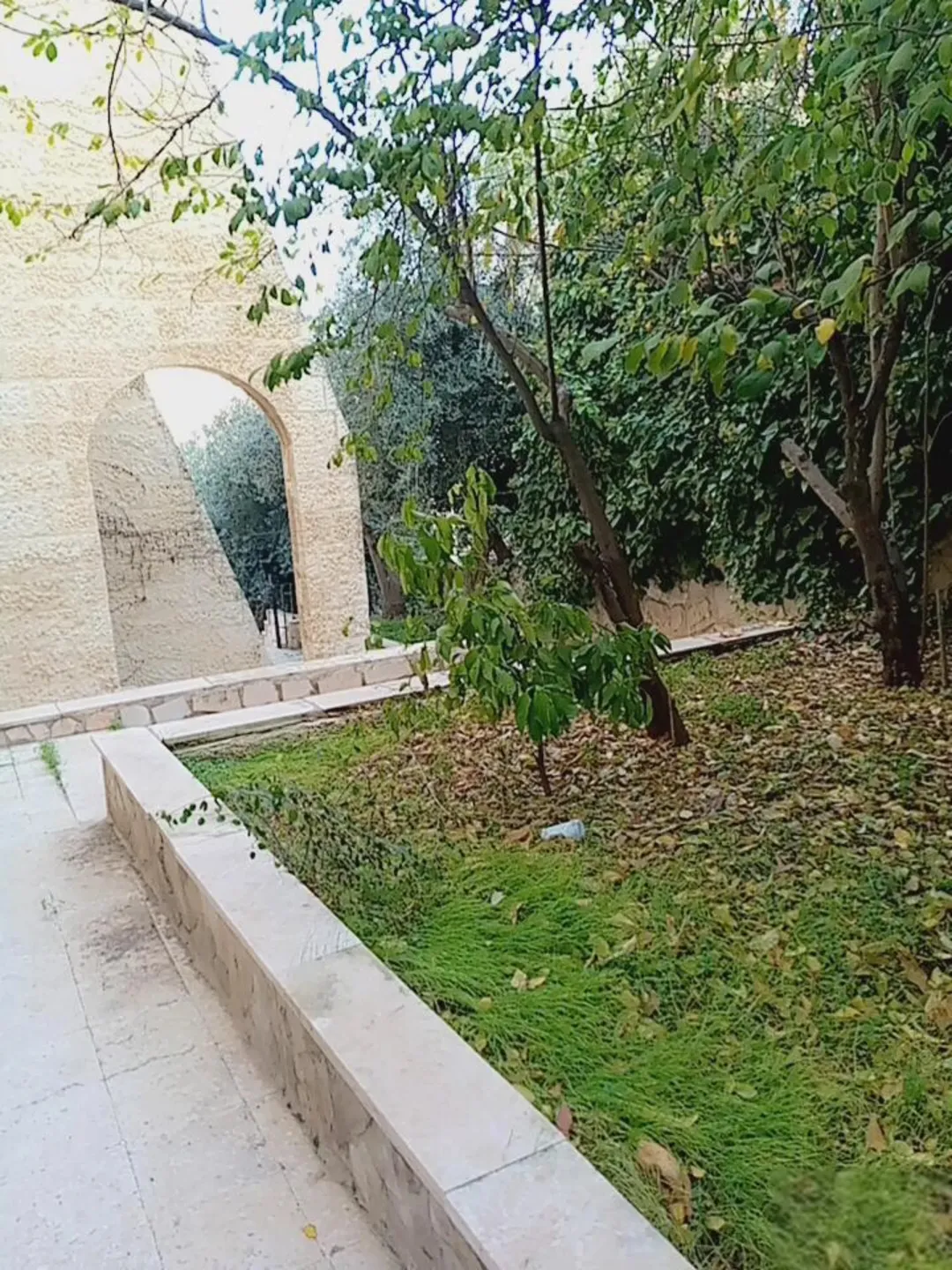 مباشره فيلا ومبنى للبيع تلاع العلي خلف مطعم ورد وعمان مول