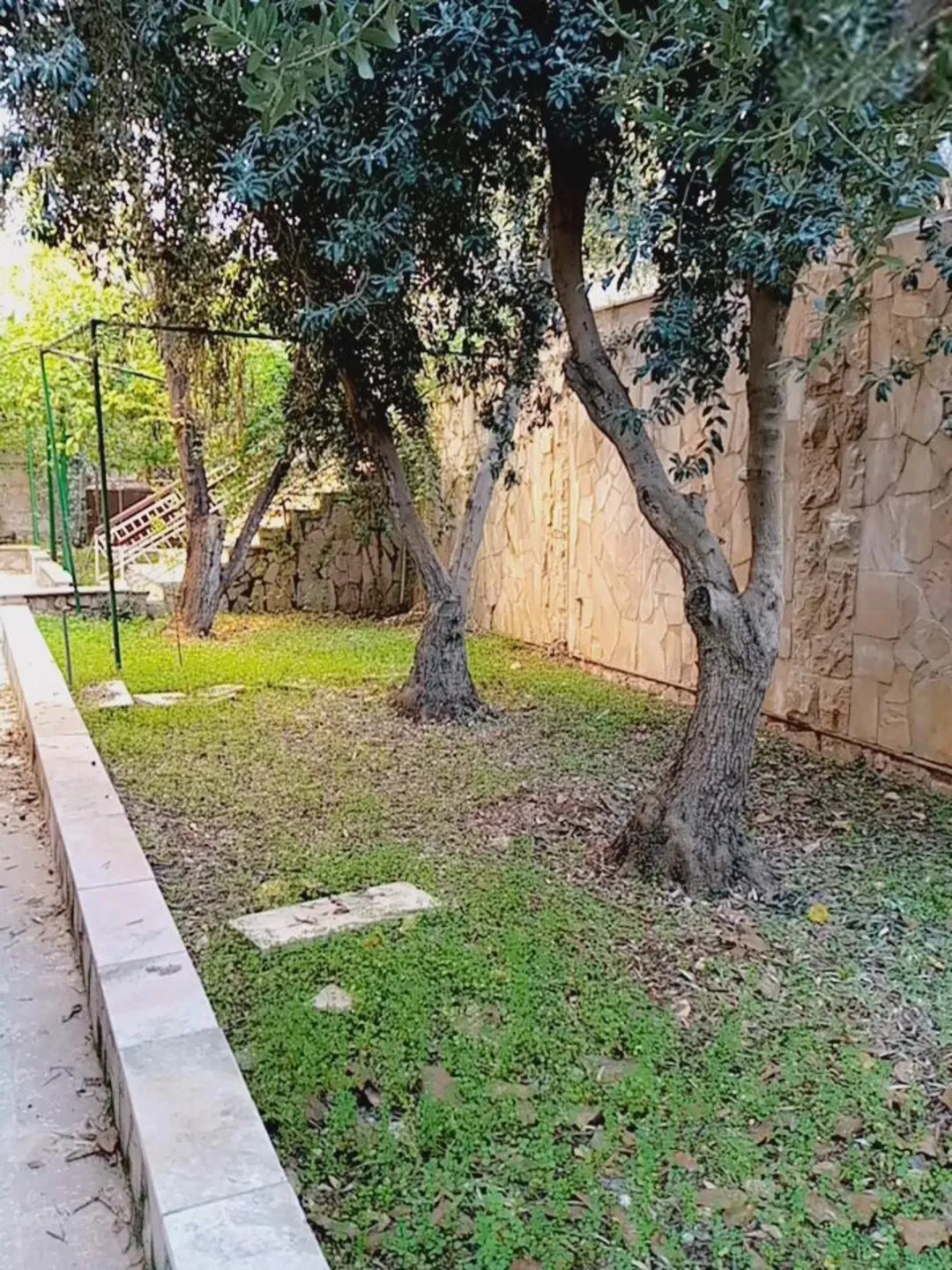 مباشره فيلا ومبنى للبيع تلاع العلي خلف مطعم ورد وعمان مول