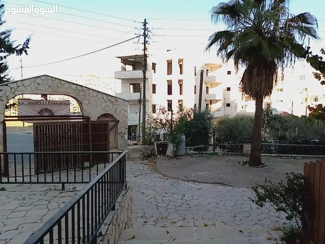مباشره فيلا ومبنى للبيع تلاع العلي خلف مطعم ورد وعمان مول