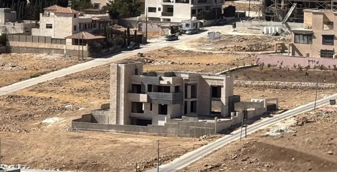 فيلا تحت الإنشاء على الطراز الحديث للبيع عظم – — صورة 3