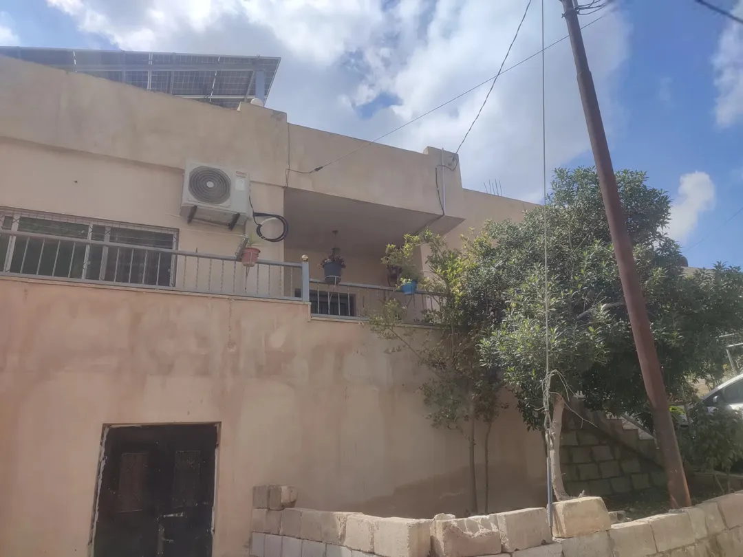 منزل مستقل مع ارض للبيع