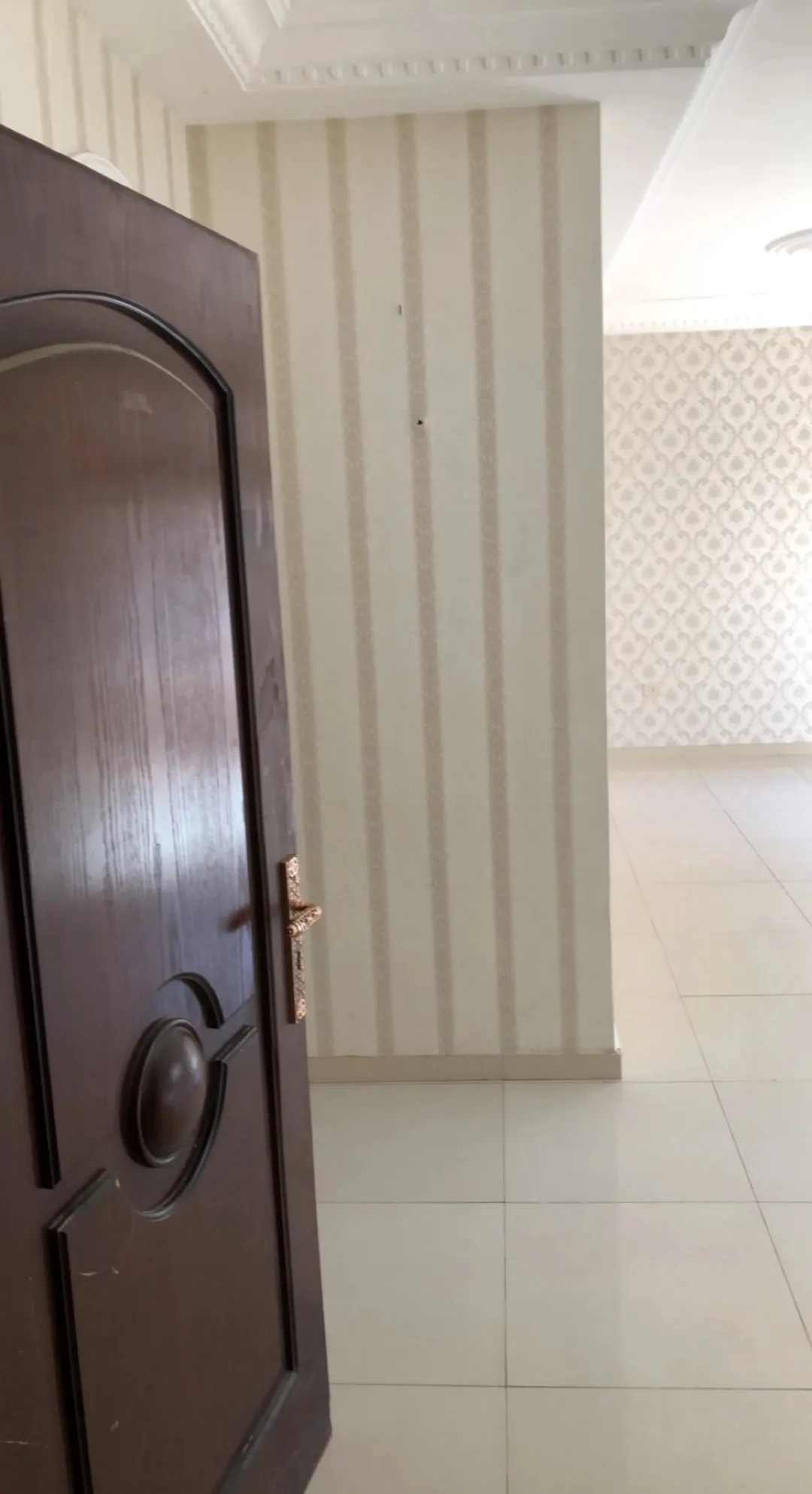 شقة واسعة ومميزة للبيع في حي الزويتينه