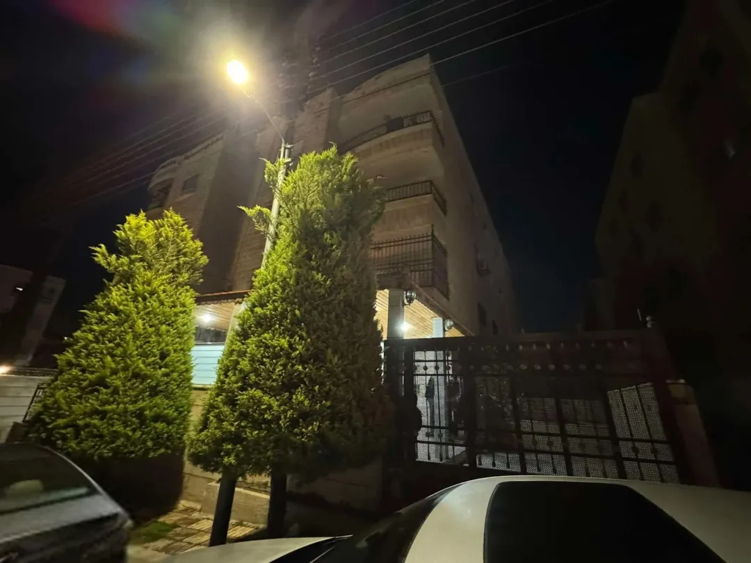 شقة أرضية مميزة مع إمكانات استثمارية للبيع في طبربور