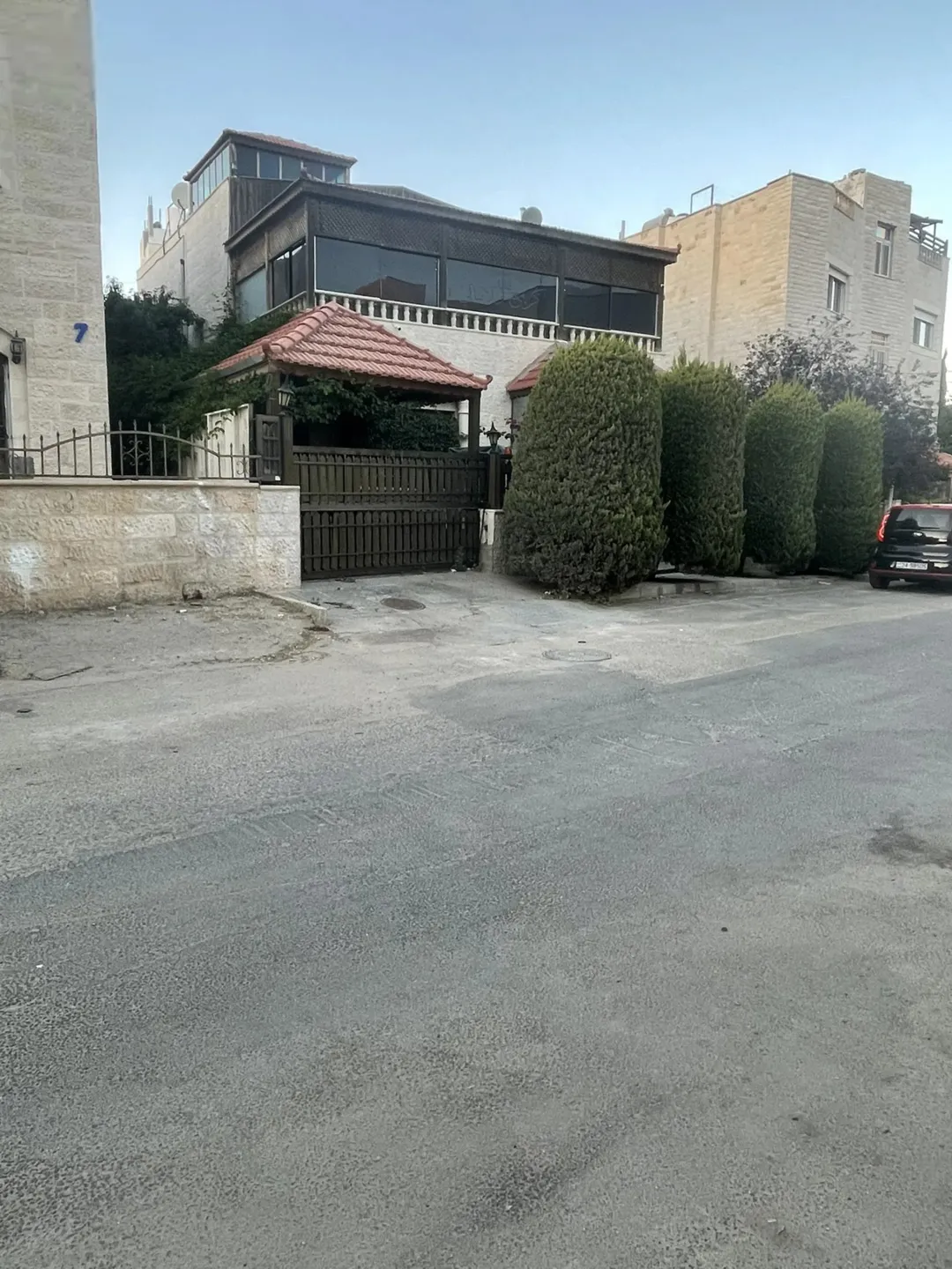 فيلا فاخرة مفروشة للبيع أو البدل في منطقة البنيات – عمان