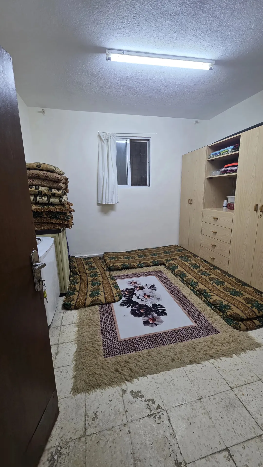 منزل طابقين مميز للبيع في مخيم البقعة – منطقة هادئة ومثالية للاستثمار