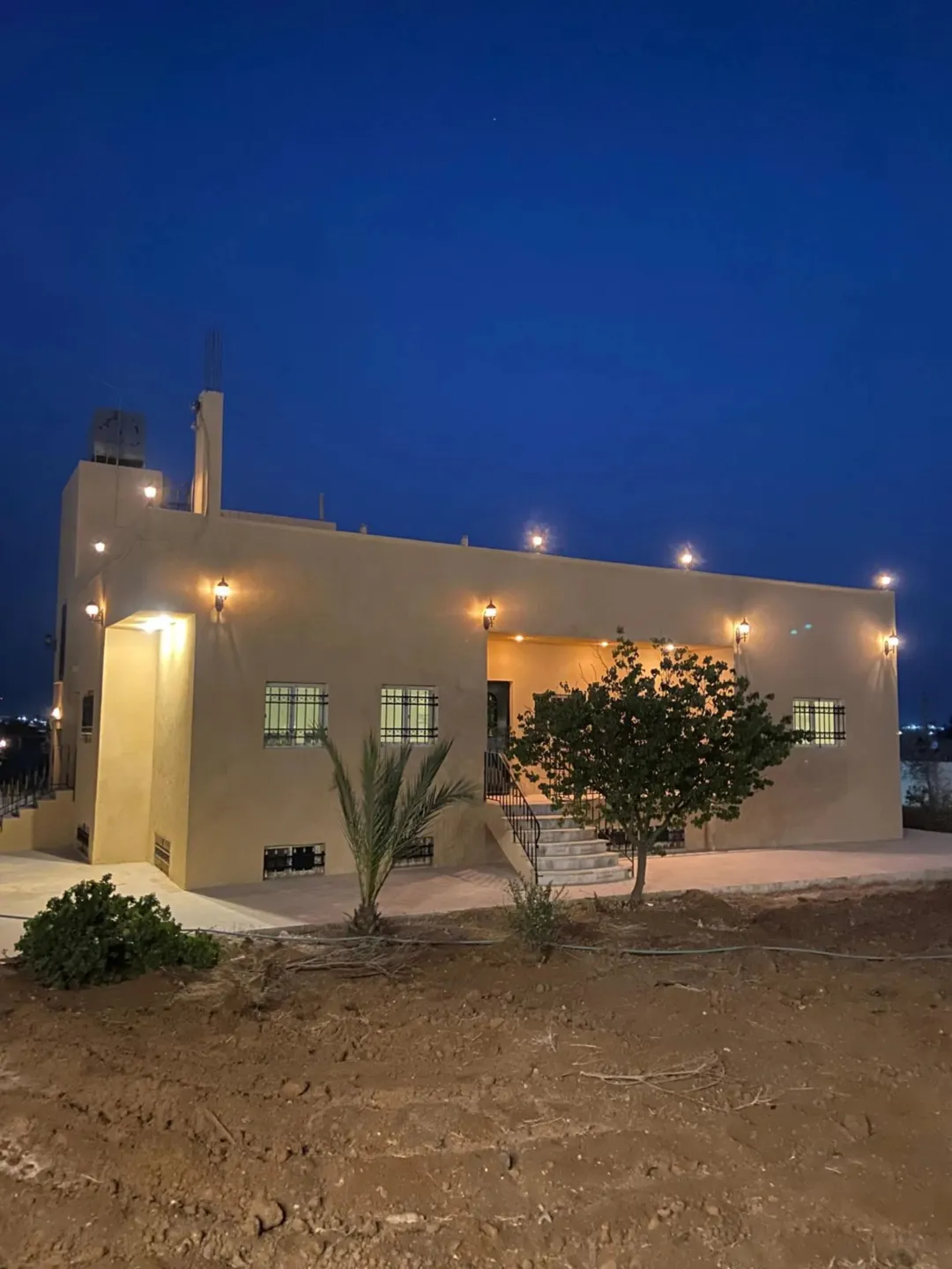 مزارع مميزة للبيع في زويزا – جنوب عمان بالقرب من طريق المطار