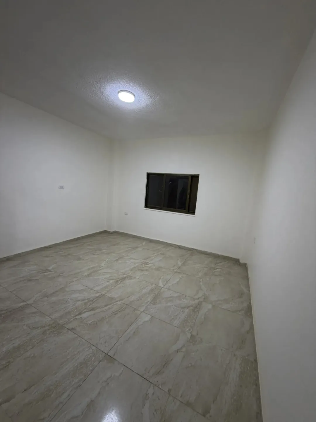 شقة سكنية للبيع في طبربور بالقرب من دوار الدبابة