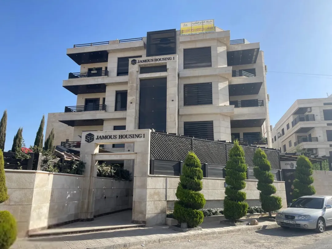شقة فاخرة في الطابق الثالث بمنطقة البنيات