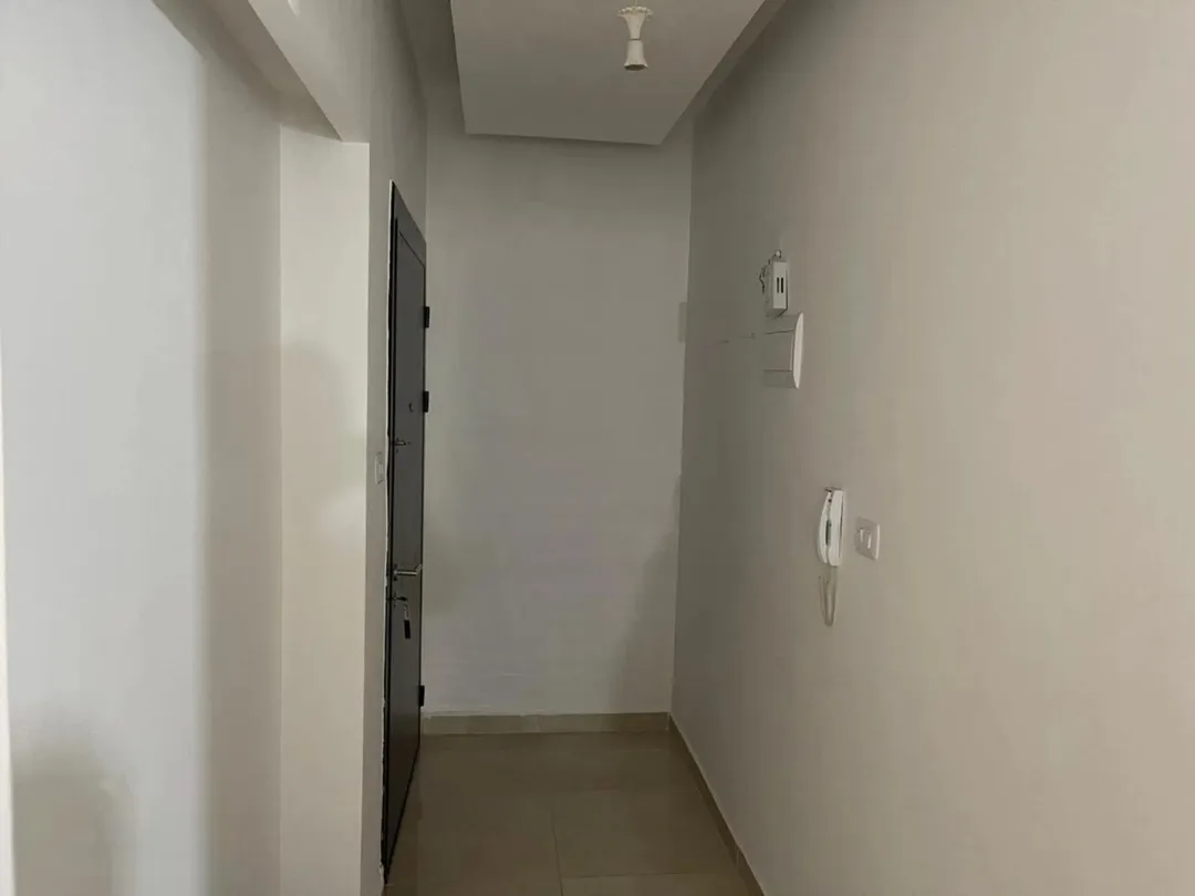 شقة فاخرة في الطابق الثالث بمنطقة البنيات