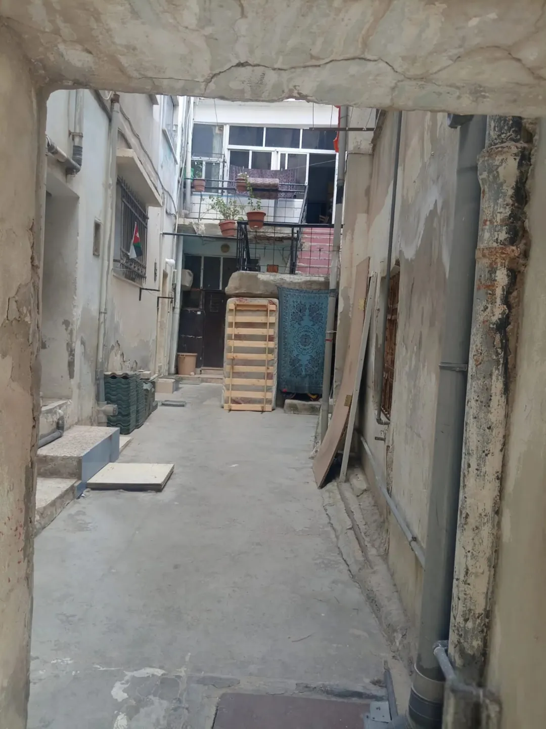 عمارة سكنية مميزة للبيع في موقع استراتيجي بجبل الحسين