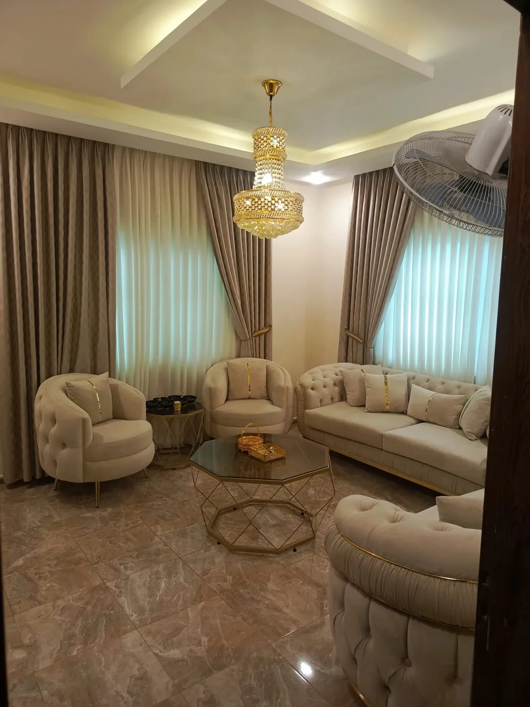 شقه طابق اول للبيع