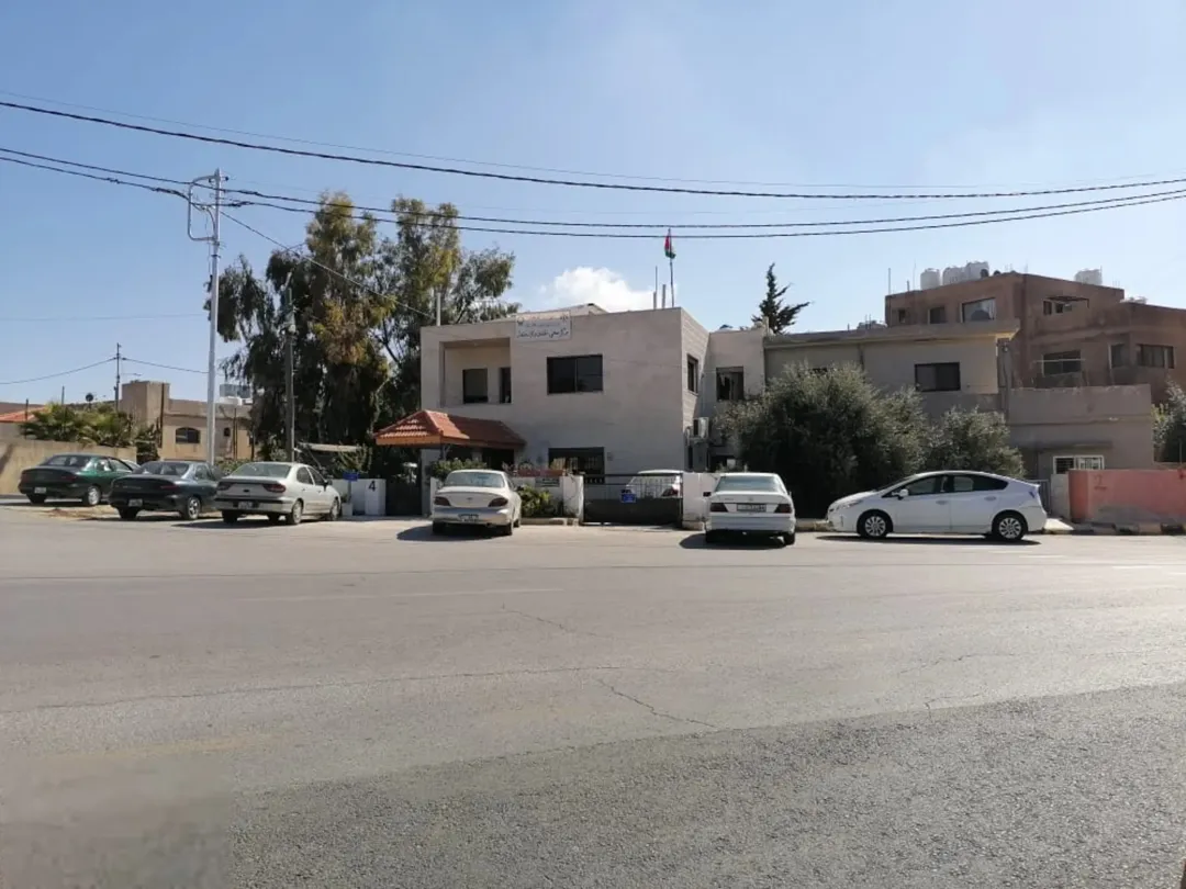 عماره مكونه من طابقين في السلط /سوادا. للبيع