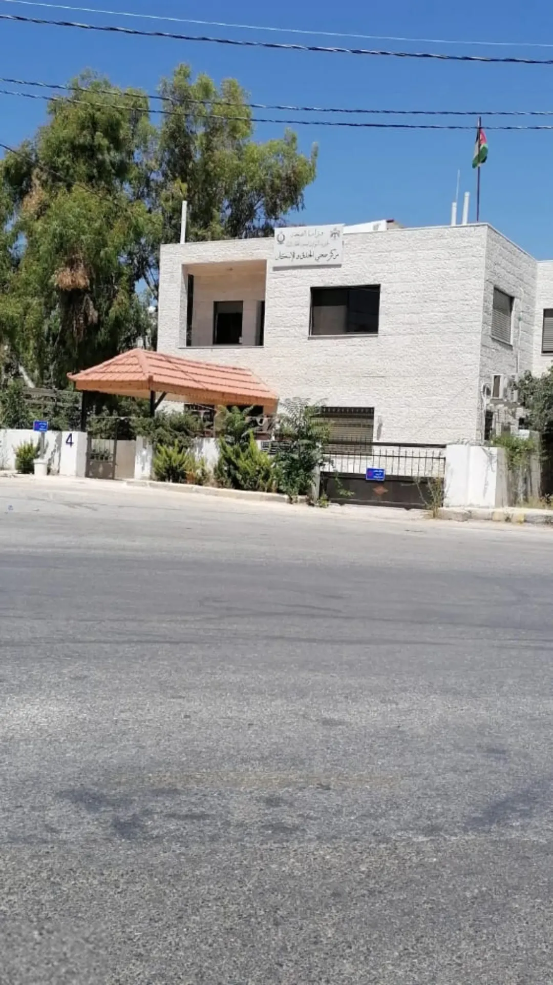 عماره مكونه من طابقين في السلط /سوادا. للبيع
