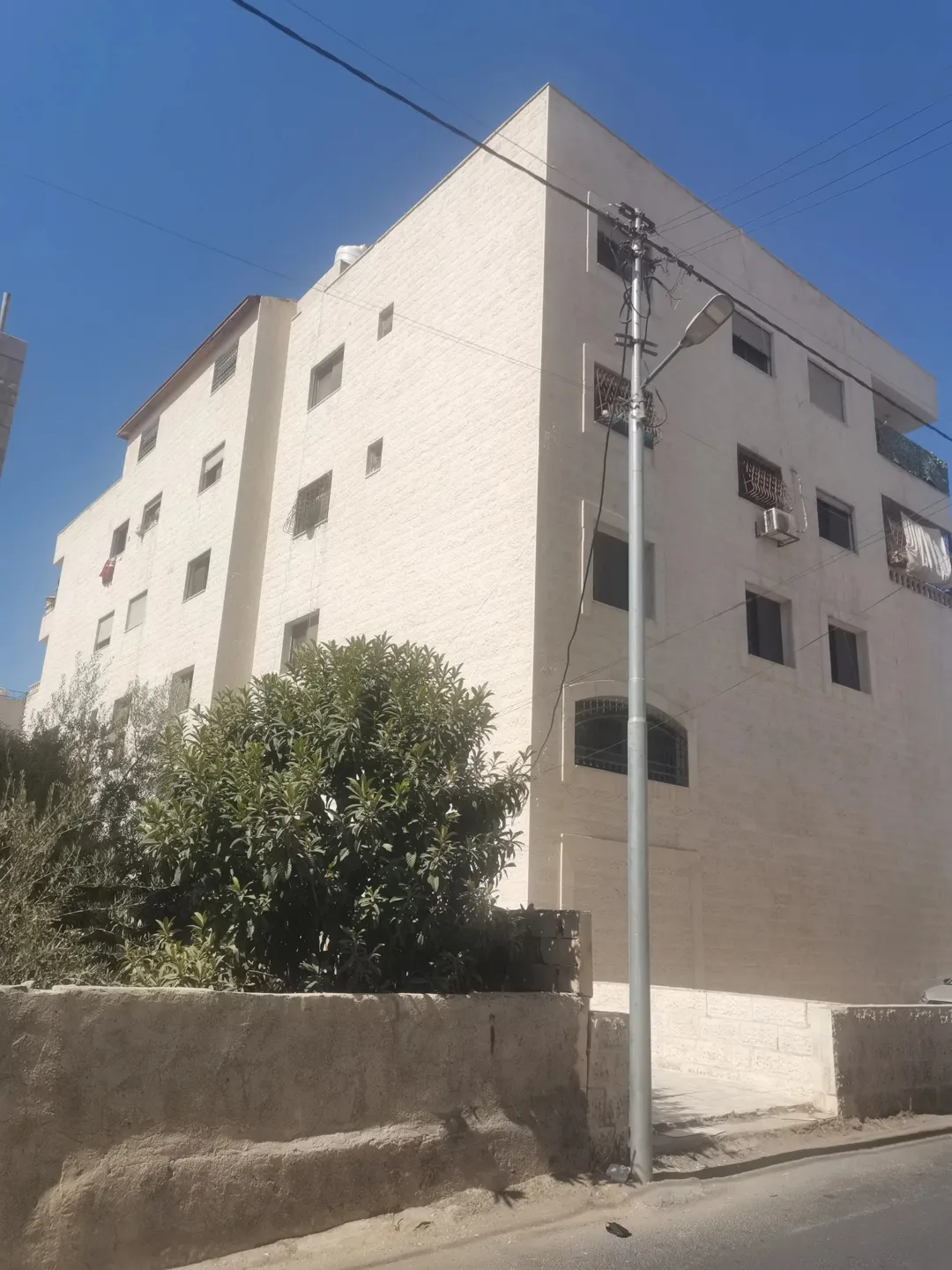 عمارة تجارية استثمارية للبيع في المقابلين – عمان