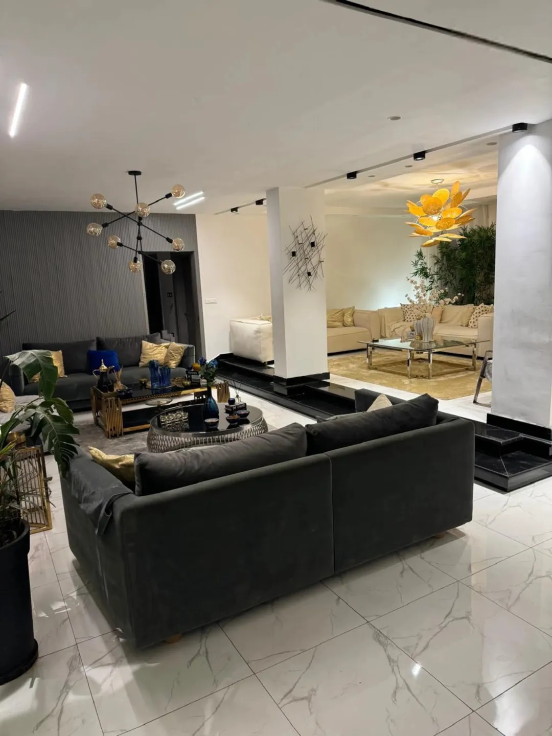 عمارة سكنية في شارع مكة عمارة 4 طوابق للبيع شقق طابقية 250 م2 بالاضافة ل رووف مطل و حديقة كبيرة