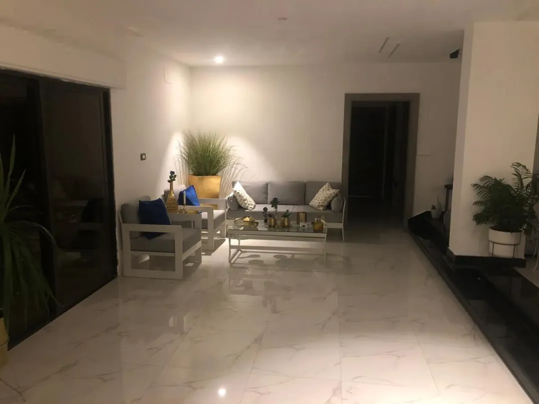 عمارة سكنية في شارع مكة عمارة 4 طوابق للبيع شقق طابقية 250 م2 بالاضافة ل رووف مطل و حديقة كبيرة