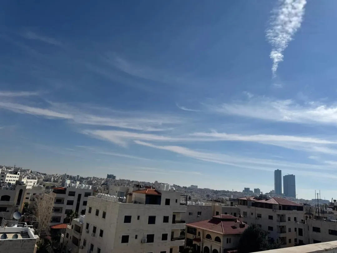 عمارة سكنية في شارع مكة عمارة 4 طوابق للبيع شقق طابقية 250 م2 بالاضافة ل رووف مطل و حديقة كبيرة