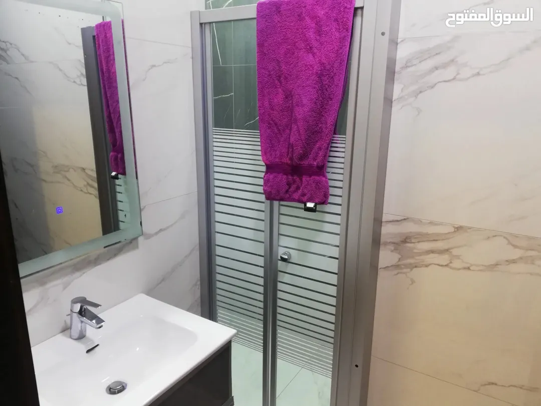 فرصة مميزة للبيع في أرقى مناطق الرابية شقة فاخرة مفروشة بالكامل مع إمكانية التقسيط