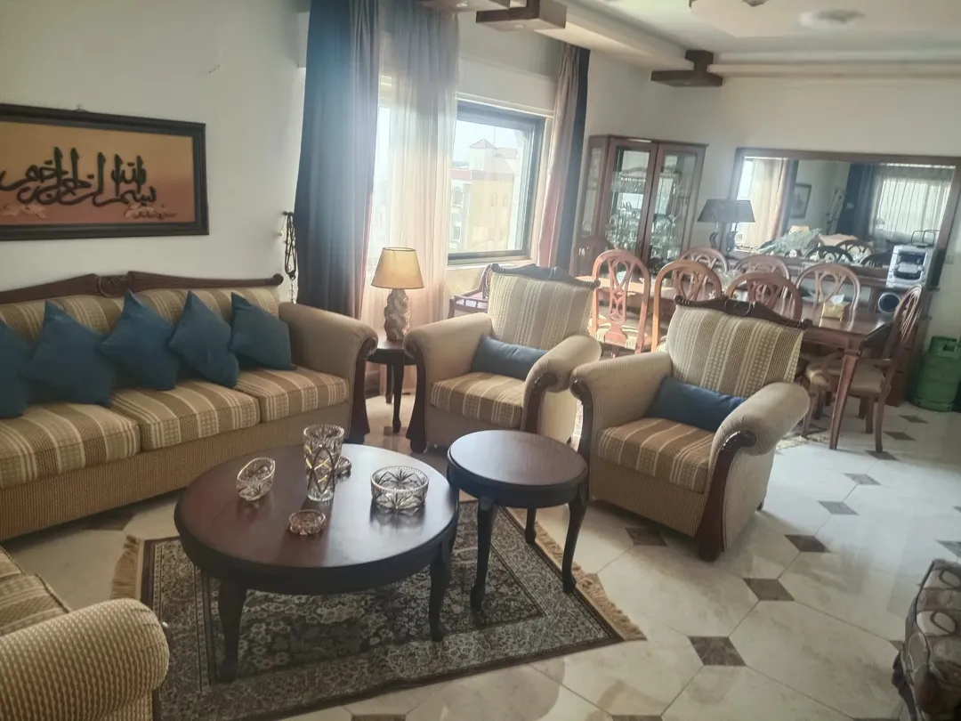 شقة فاخرة في ضاحية الرشيد إطلالة دائمة وموقع متميز