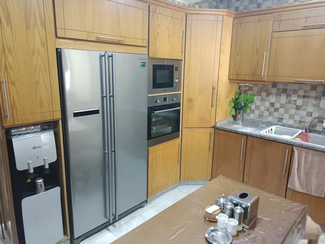 شقة فاخرة في ضاحية الرشيد إطلالة دائمة وموقع متميز