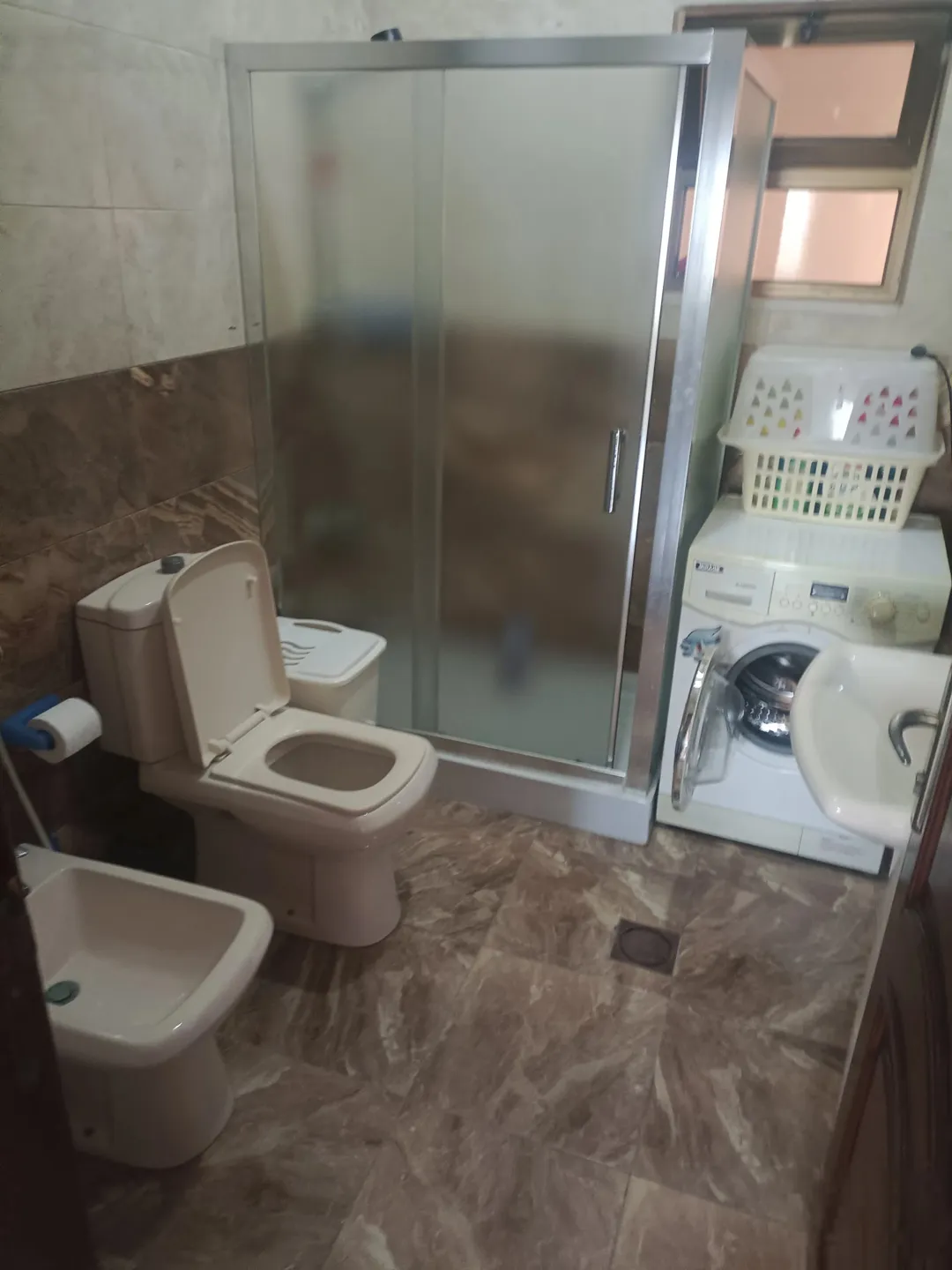 شقة فاخرة في ضاحية الرشيد إطلالة دائمة وموقع متميز